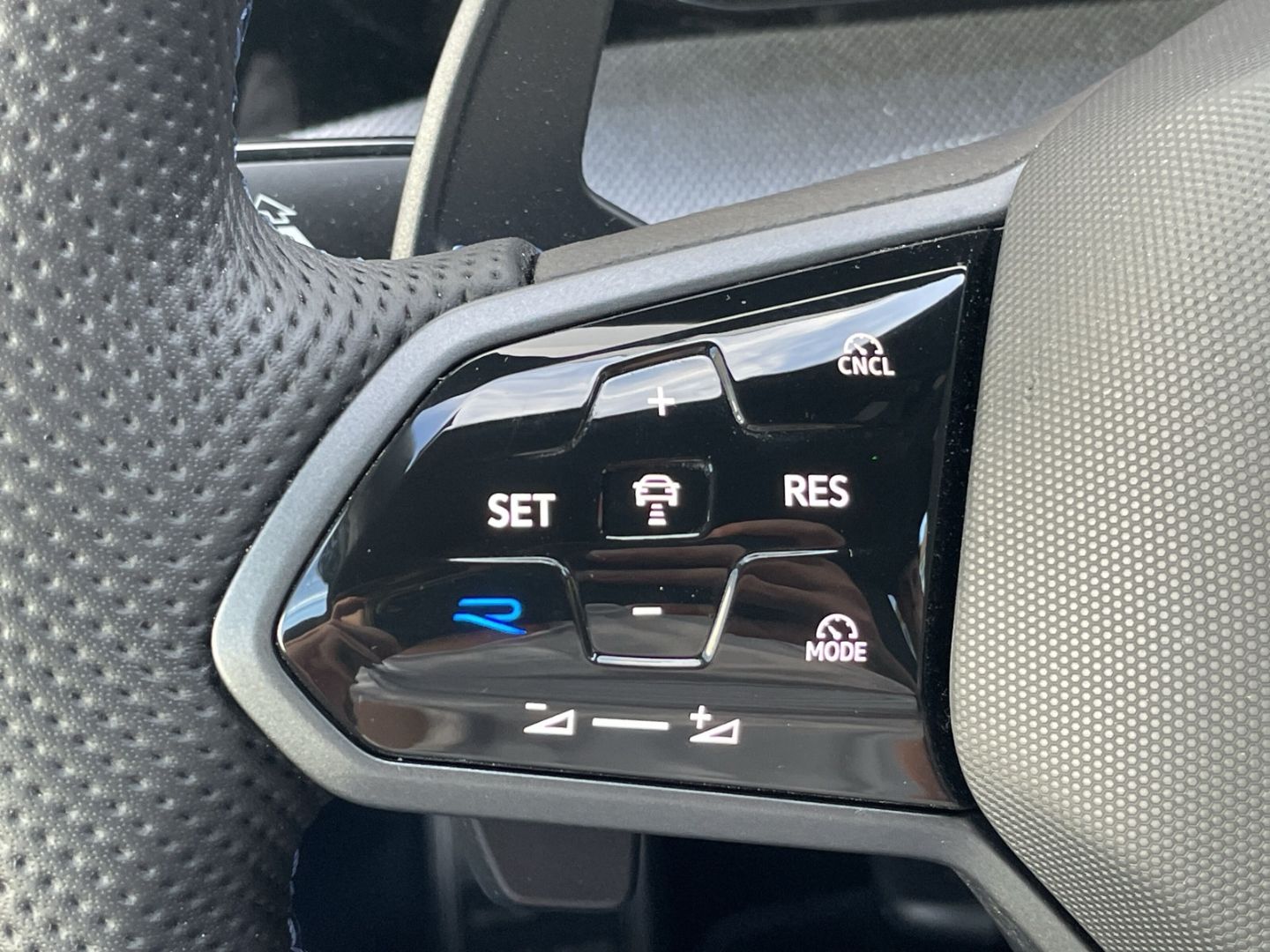Golf R 2.0TSI 4M Black Kamera/DCC/H&K/ACC/Matrix