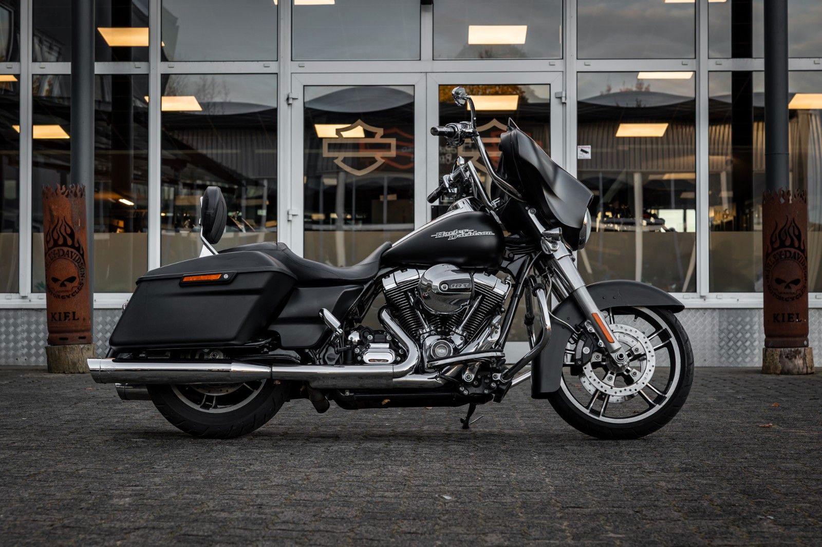 Fahrzeugabbildung Harley-Davidson FLHX Street Glide 103 cui - Vance & Hines - - -