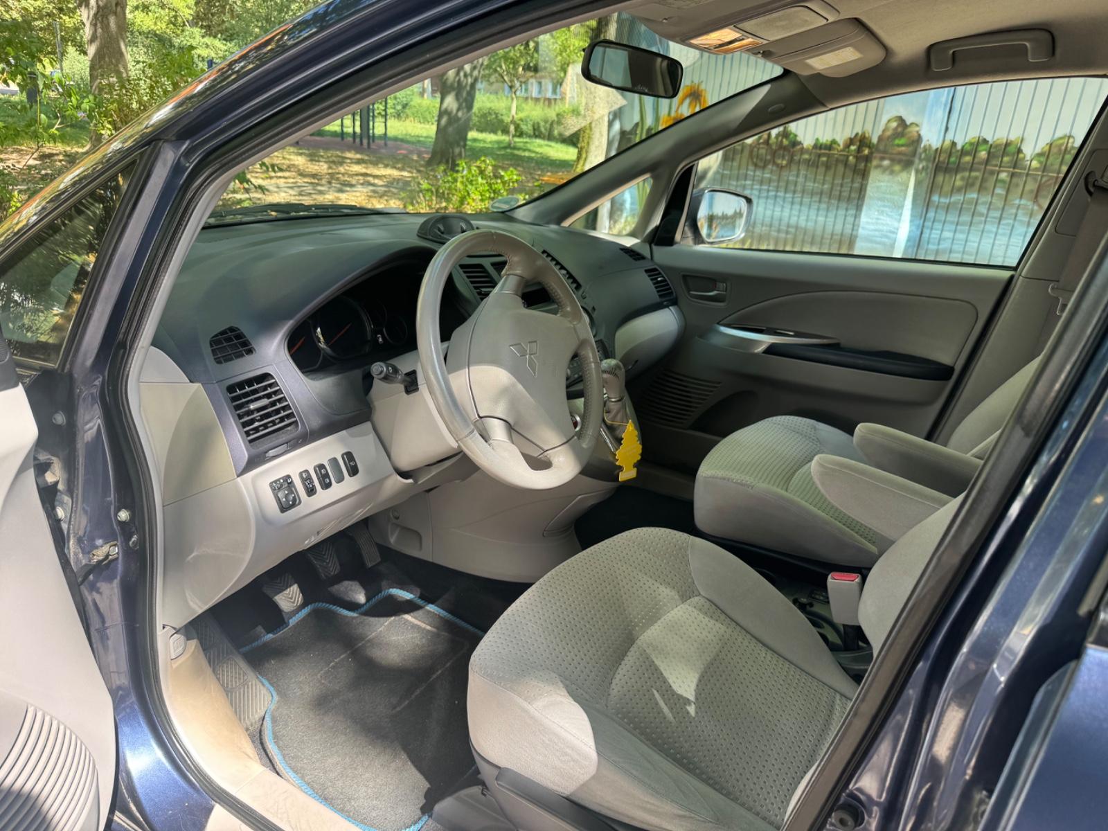 Mitsubishi Grandis 2005 — photo 6