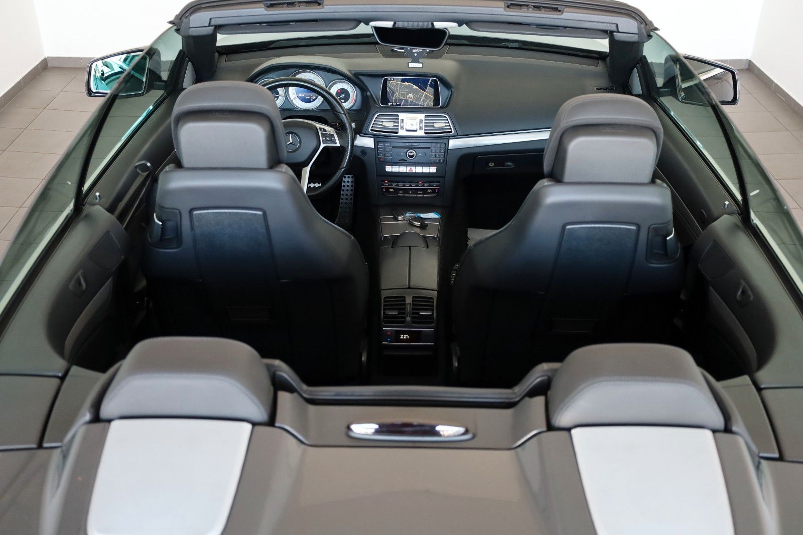 Fahrzeugabbildung Mercedes-Benz E400 Cabrio AMG Line Leder,Navi,LED,H/K,Airscarf