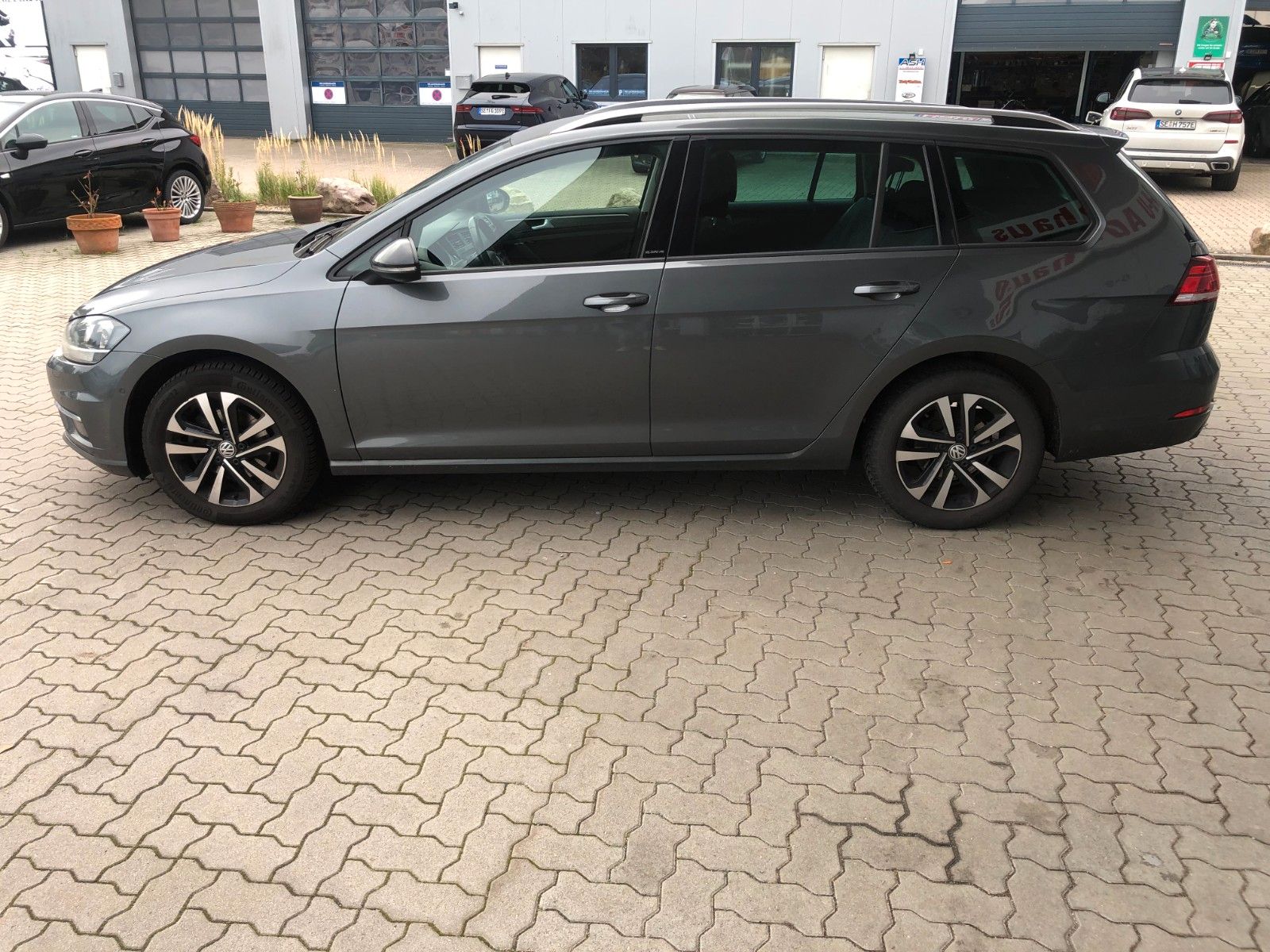Fahrzeugabbildung Volkswagen Golf VII Variant IQ.DRIVE Seitenschaden