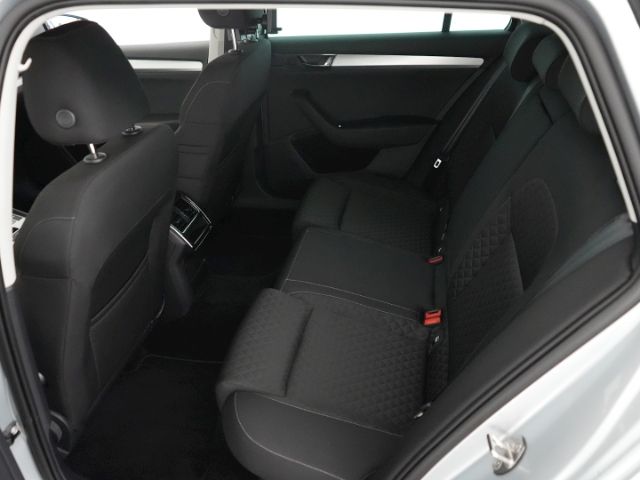 Superb COMBI AMBITION TDI DSG+NAVI+SITZHEIZUNG+K