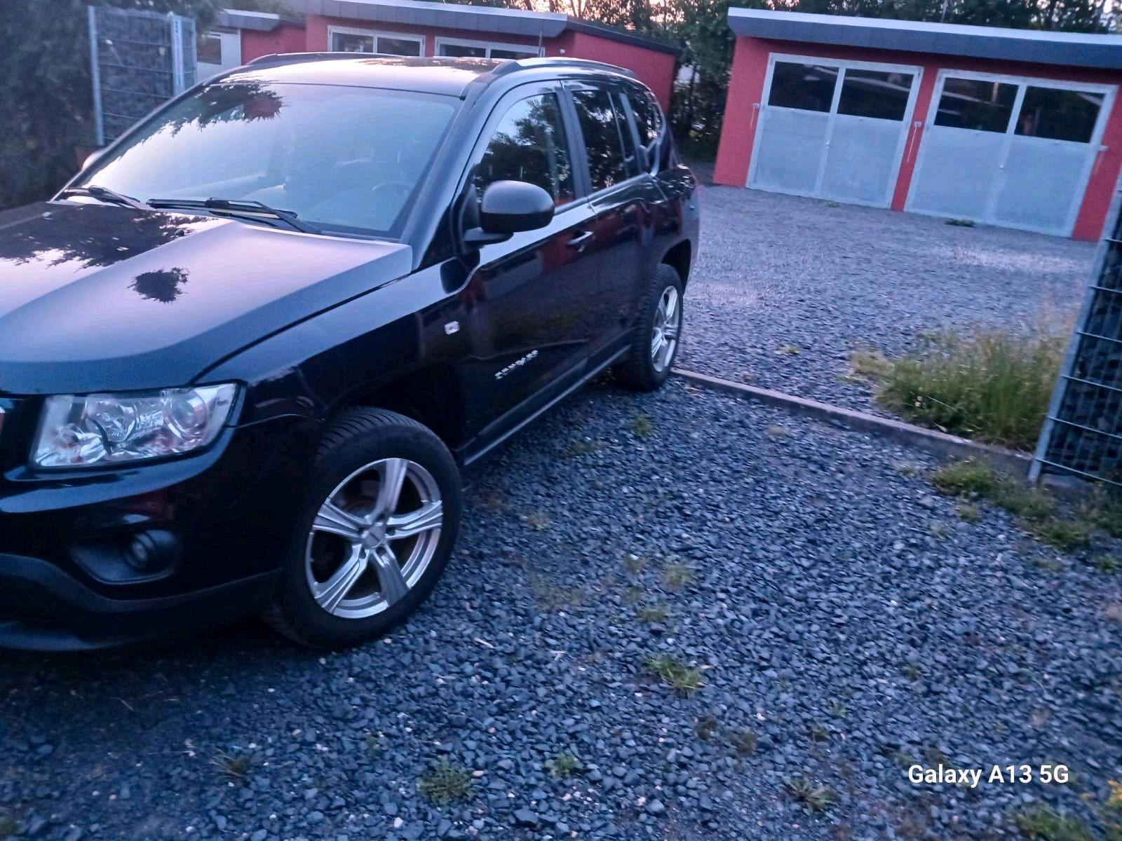 Jeep Compass 2011 — rear view