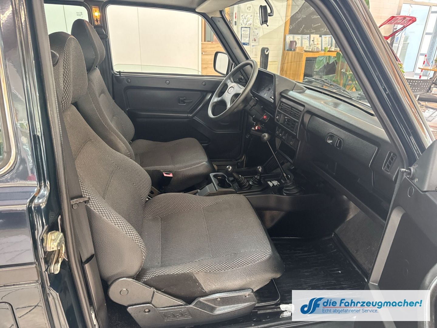 Fahrzeugabbildung Lada Taiga 4x4 GA Privacyverglasung teilb.Rücksb eFH