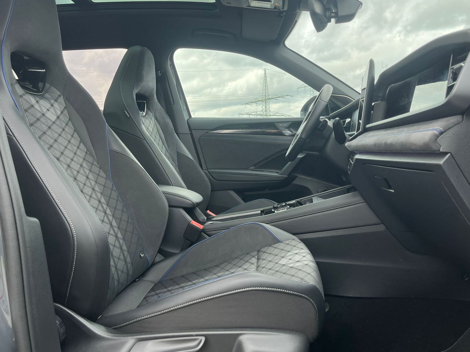 Изображение автомобиля Volkswagen Tayron 2.0 TDI 4M R-Line BLACK*7Si*MATRIX*PANO