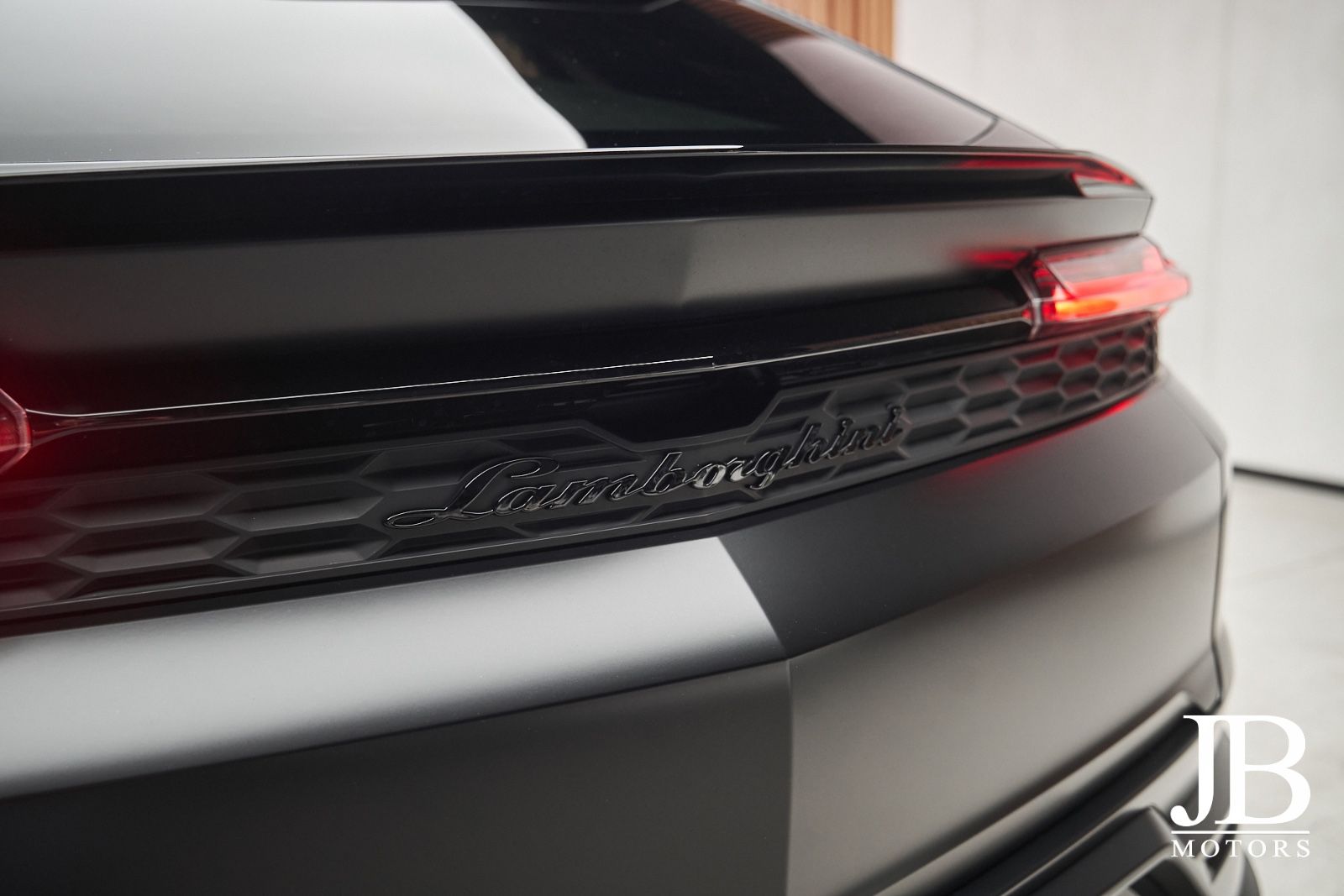 Fahrzeugabbildung Lamborghini Urus SE Panorama 3D B&O Carbon 23 Zoll