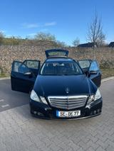 Mercedes-Benz E 250 CGI T BlueEFFICIENCY - - Mercedes-Benz E 250 mit Benzin-Antrieb: Kombi