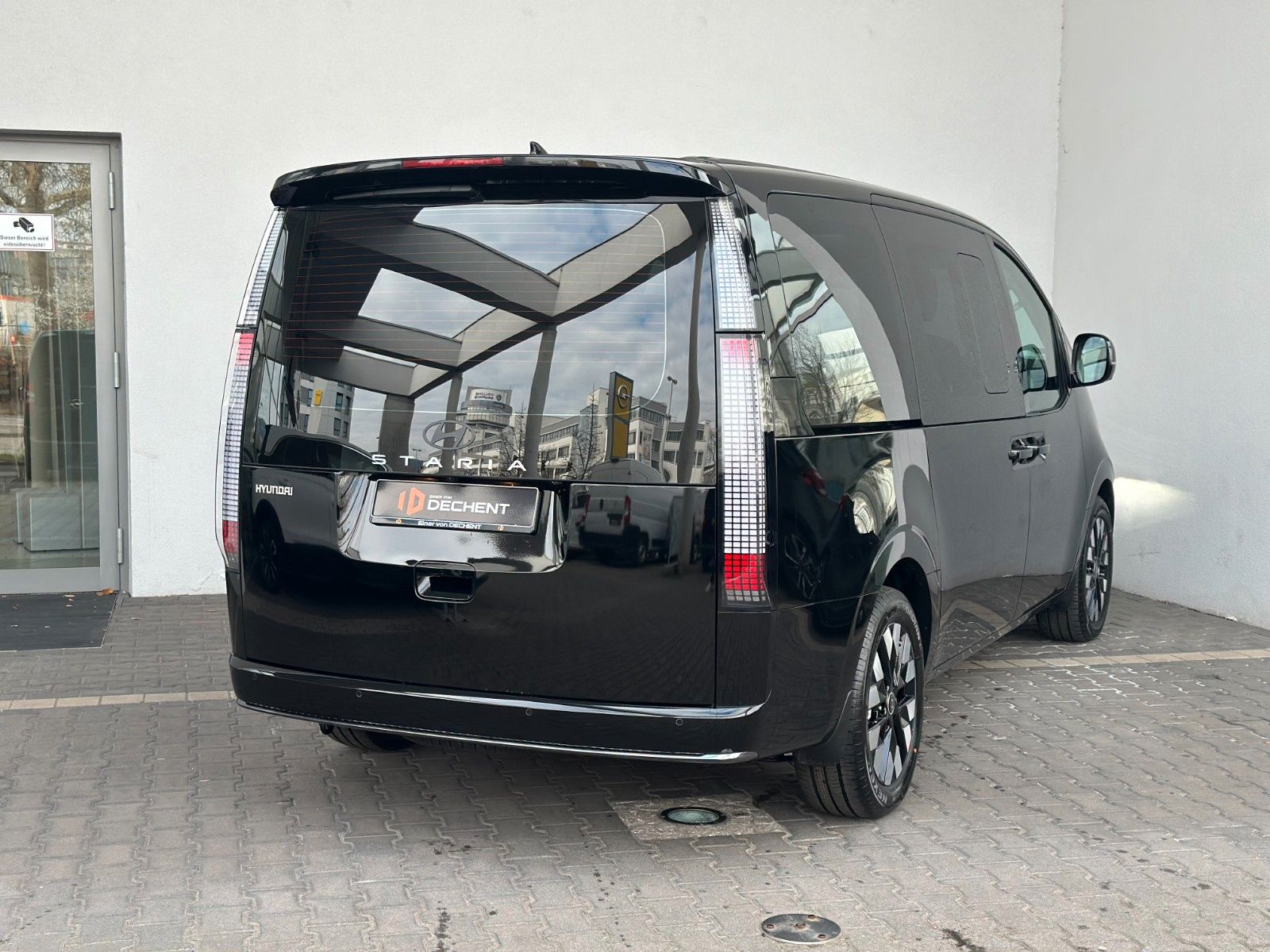 Fahrzeugabbildung Hyundai Staria Signature Hybrid 1.6l 215PS Panorama/Navi