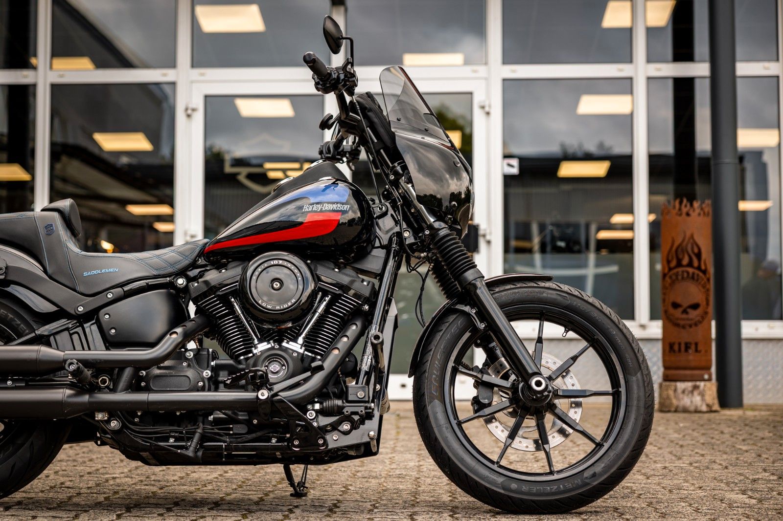 Fahrzeugabbildung Harley-Davidson FXLR LOW RIDER - JEKILL & HYDE -
