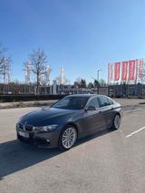 BMW F30 328i M-Paket - BMW 328 aus 2012: 328i