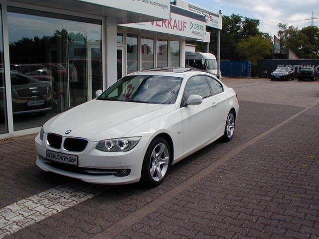 BMW 320i Coupé Leder Navi Glasdach Xenon PDC 1.Hand