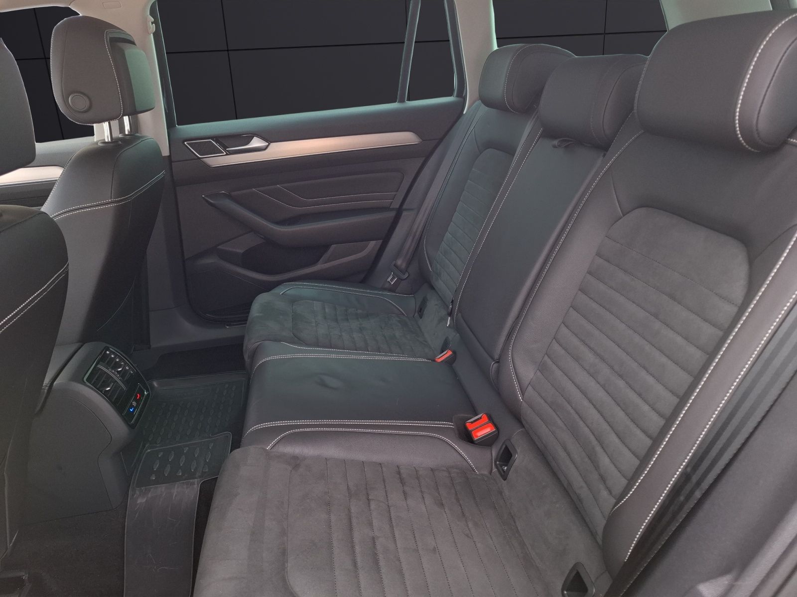 Fahrzeugabbildung Volkswagen Passat Variant TDI Elegance DSG Matrix AHK Navi