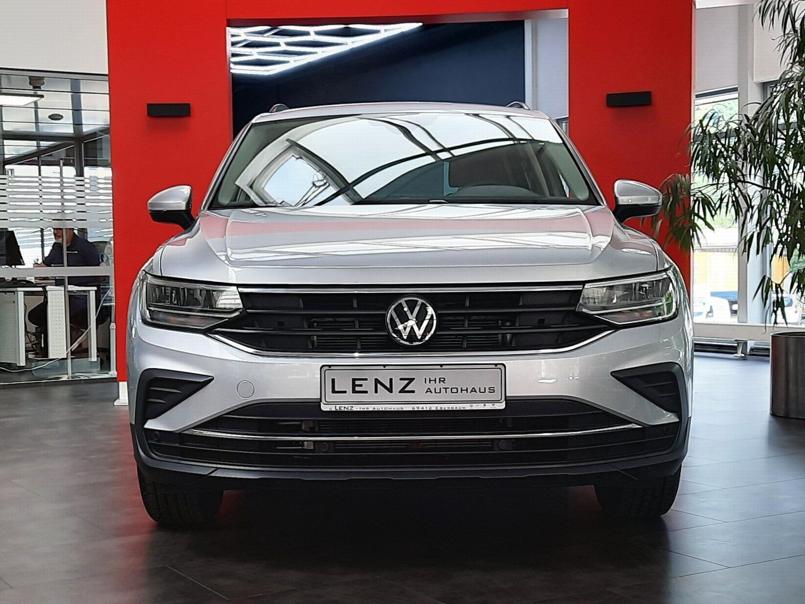 Fahrzeugabbildung Volkswagen Tiguan Life TSI DSG *AHK*Navi*Cam*LED*PDC*ACC*