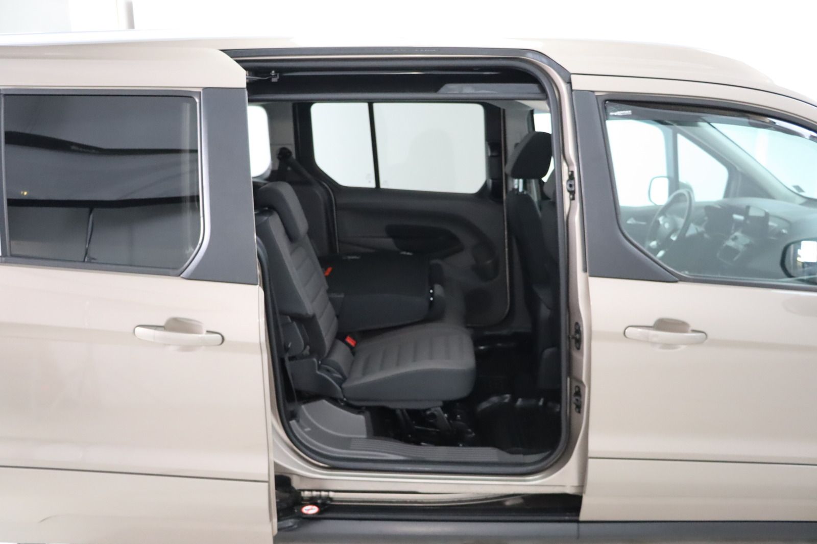 Fahrzeugabbildung Ford Grand Tourneo Connect 1.5 ECOBLUE Titanium