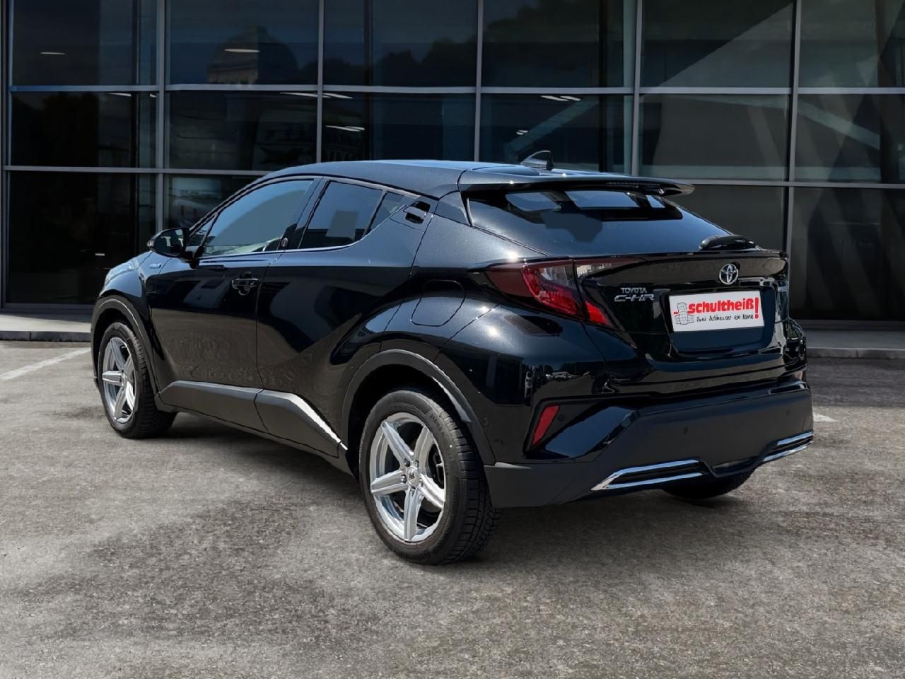 Fahrzeugabbildung Toyota C-HR Hybrid Team D
