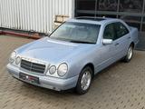 Mercedes-Benz E 220 Elegance/Klima/Navi/100700km! - Mercedes-Benz E-Class aus 1999