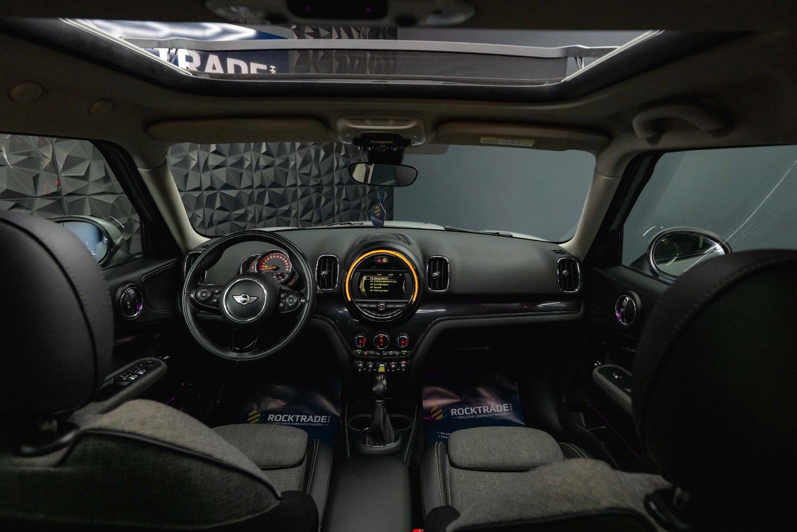 Fahrzeugabbildung MINI COOPER SE Countryman All4 | Pano | ACC | Plug-In