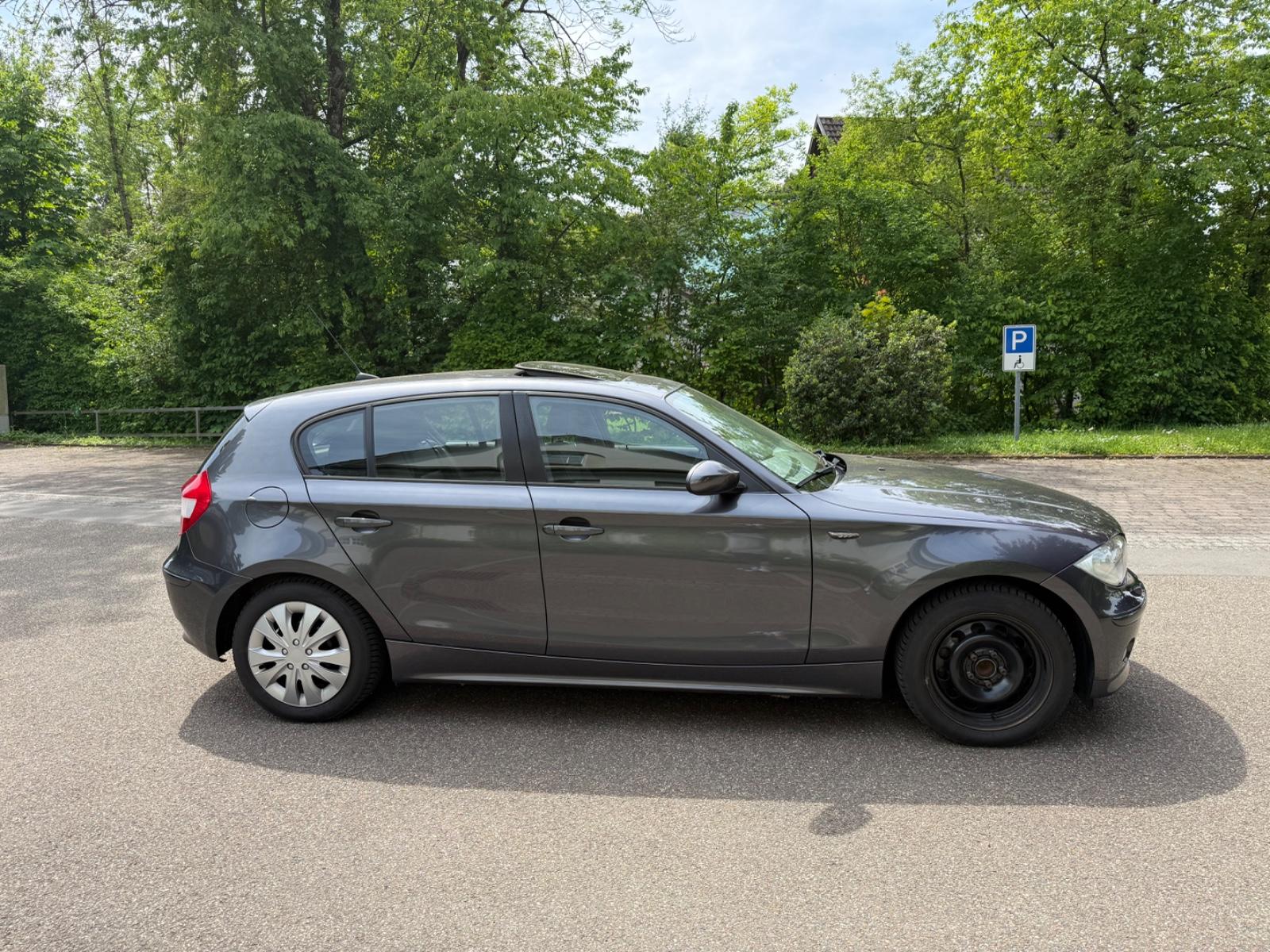 BMW 120 1 Limousine 120i/Xenon/SZH/Schiebedach/Leder