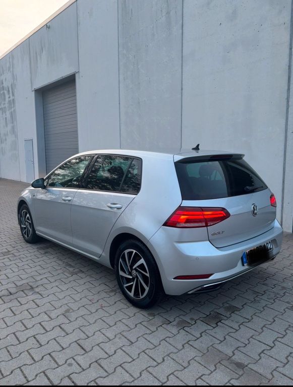 Image of Volkswagen Golf