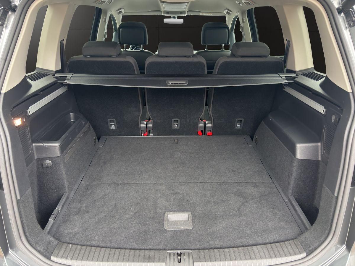 Touran Comfortline DSG PDC v+h KLIMAAUTO LED