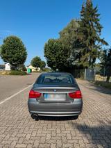 BMW E90 320i - BMW 320: E90