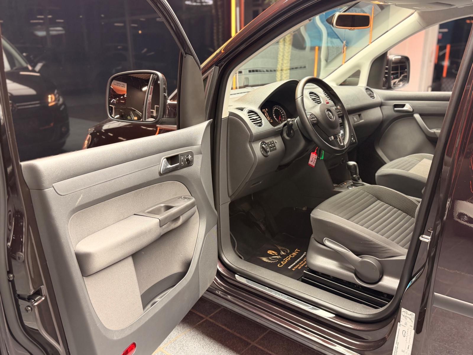 Volkswagen Caddy Maxi Kombi / Navi /7-Sitzer/Rollstuhl-Kran