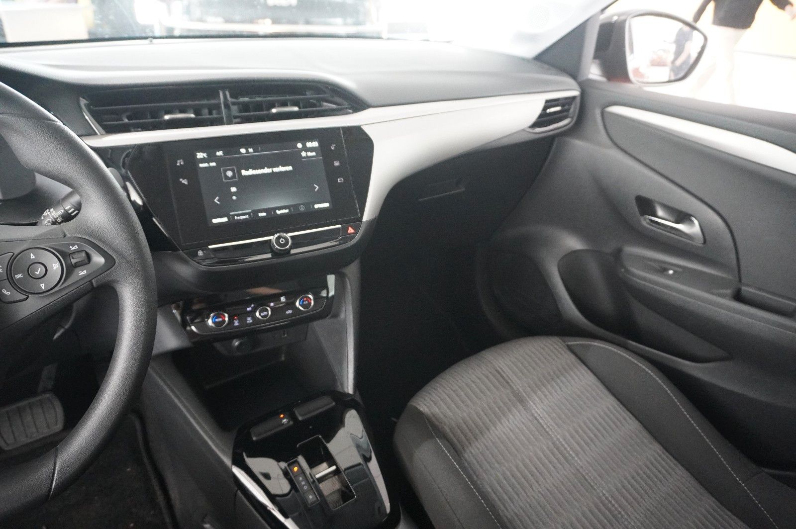 Fahrzeugabbildung Opel Corsa-e F EDITION 7KW NAVI/VIRT/TEMP/DAB/WÄRMEP.