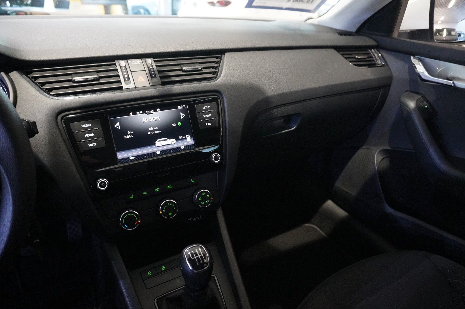 Fahrzeugabbildung SKODA Octavia COMBI 1.0 TSI ACTIVE LED/SHZ/PDC/DAB+