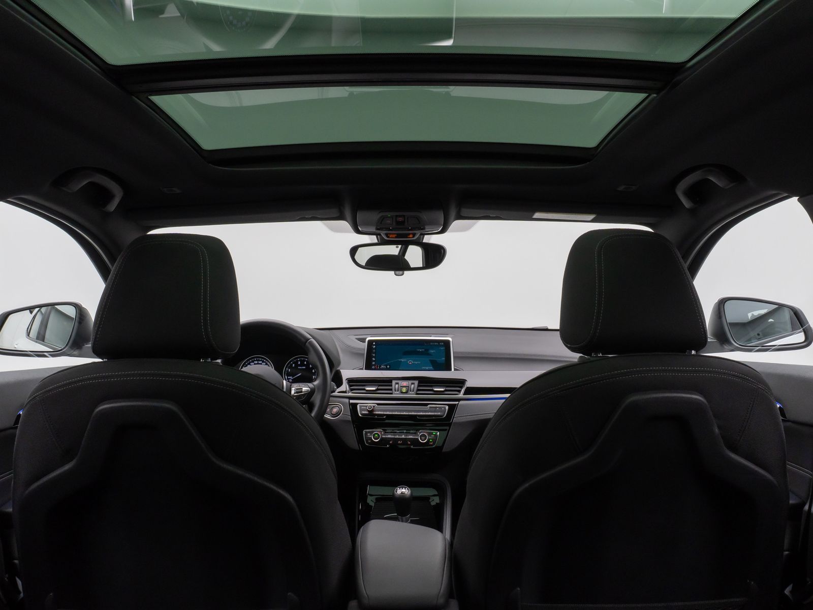 Fahrzeugabbildung BMW X2 sD18i Panorama Kamera DAB HiFi Komfort MSport