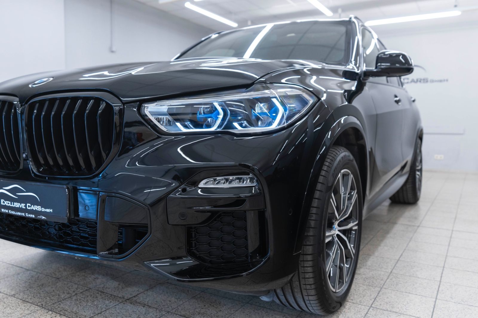 Fahrzeugabbildung BMW X5 xDrive40i M-Sportpaket HUD 360° H&K LED PDC