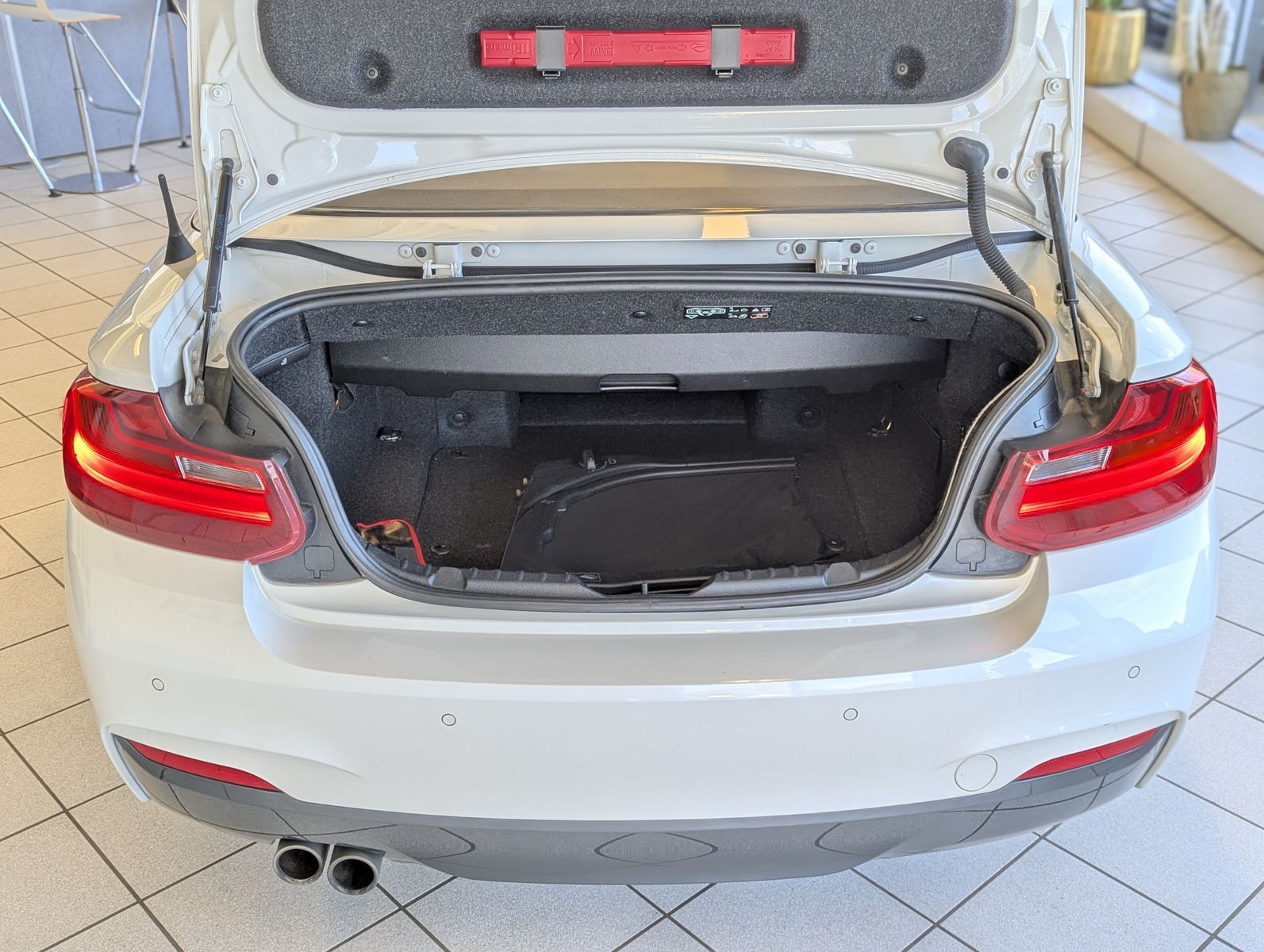 Fahrzeugabbildung BMW 220 d M-Sport-Paket Leder Bi-Xen Navi HiFi