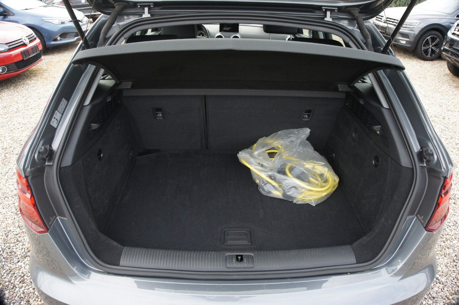 Fahrzeugabbildung Audi A3 40 e-tron 1.4 TFSI S tronic design NAVI SITZH