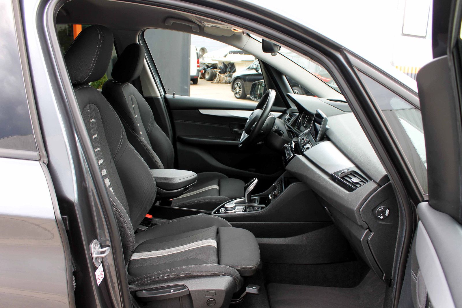 Fahrzeugabbildung BMW 216d Gran Tourer Steptr. HUD NAV ACC KAM PDC BT