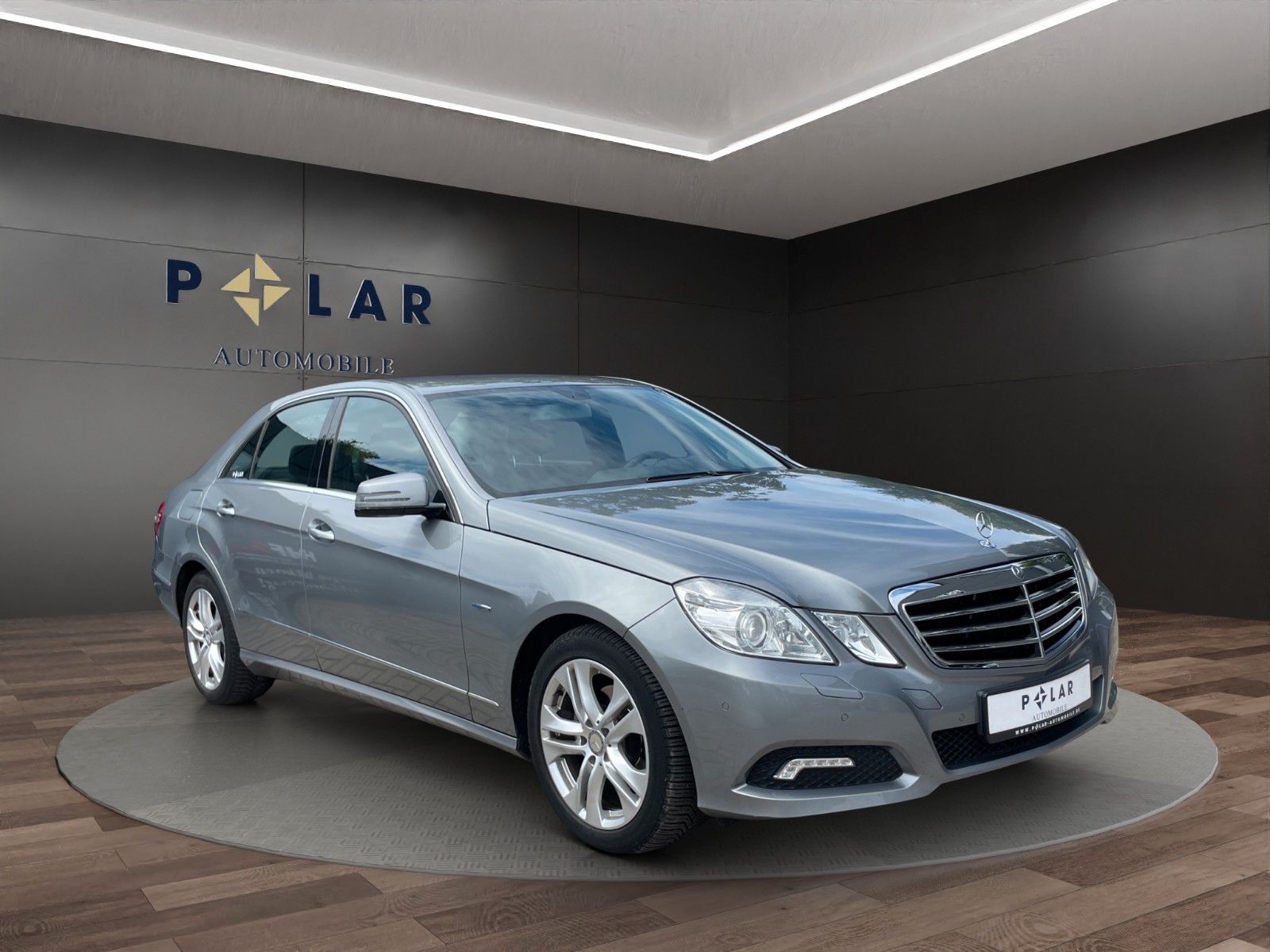 Fahrzeugabbildung Mercedes-Benz E 220 CDI Lim.*Bi-Xen*Standhz*Tempomat*PDC