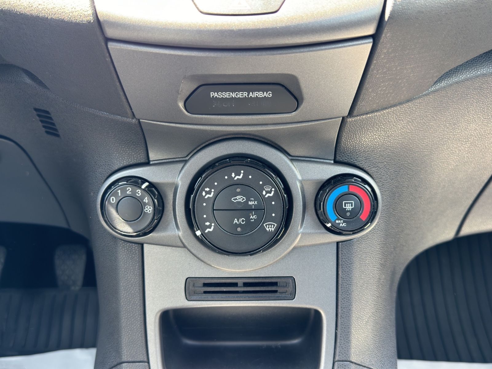 Fahrzeugabbildung Ford Fiesta Ambiente/Klimaanlage/TÜV/HU/Radio/USB