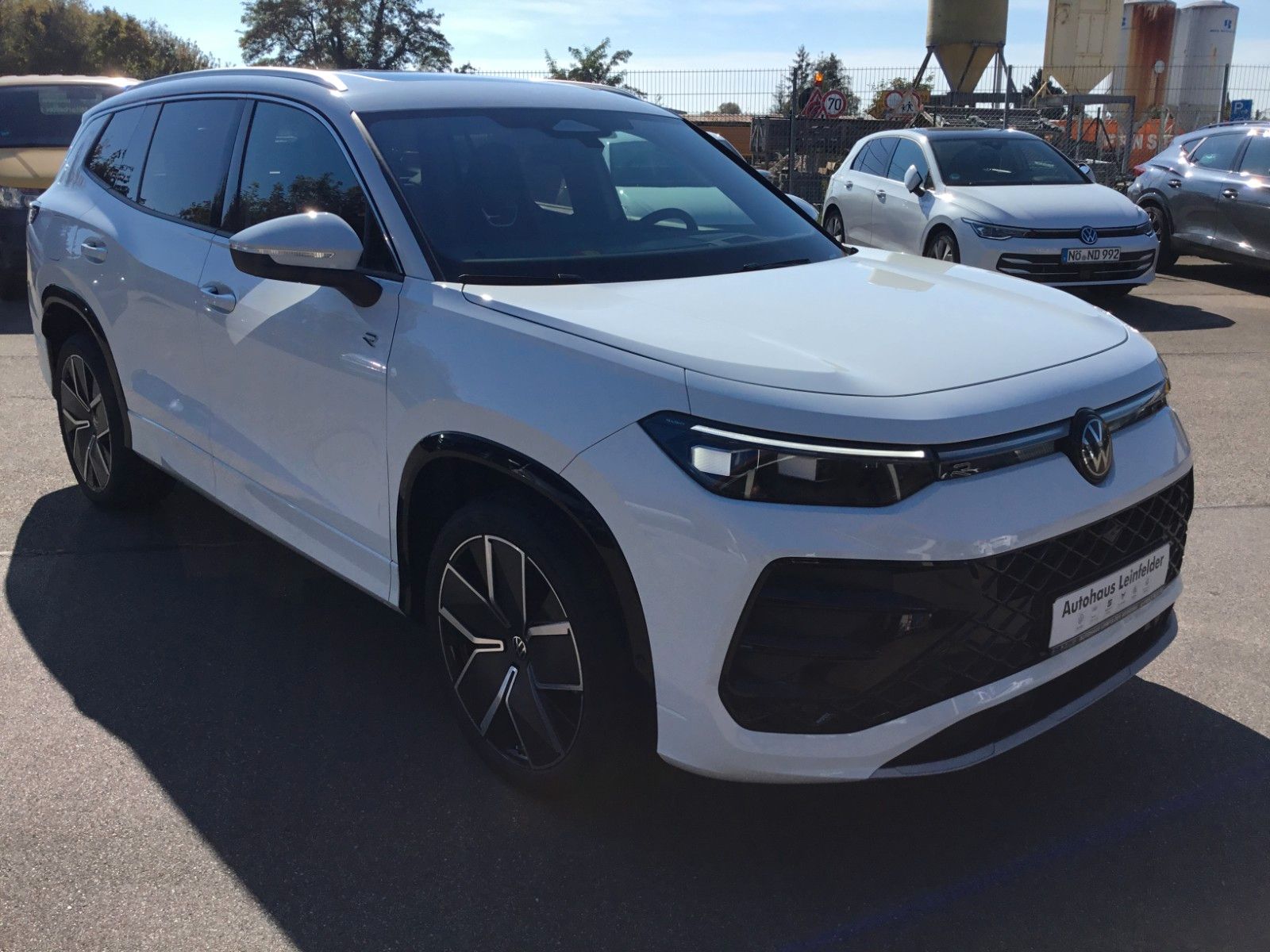 Fahrzeugabbildung Volkswagen Tayron 2.0TDI DSG 4M R-Line+Standh.+AHK+Pano+20"