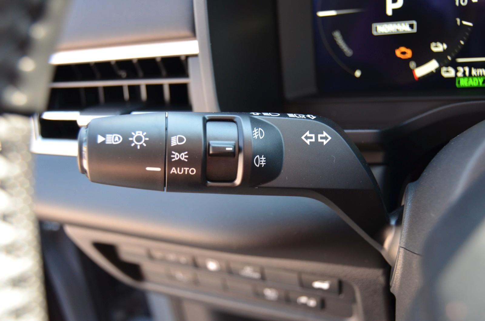 Mitsubishi Outlander 2.4 PHEV Select AT 4WD LED ele. Heck.