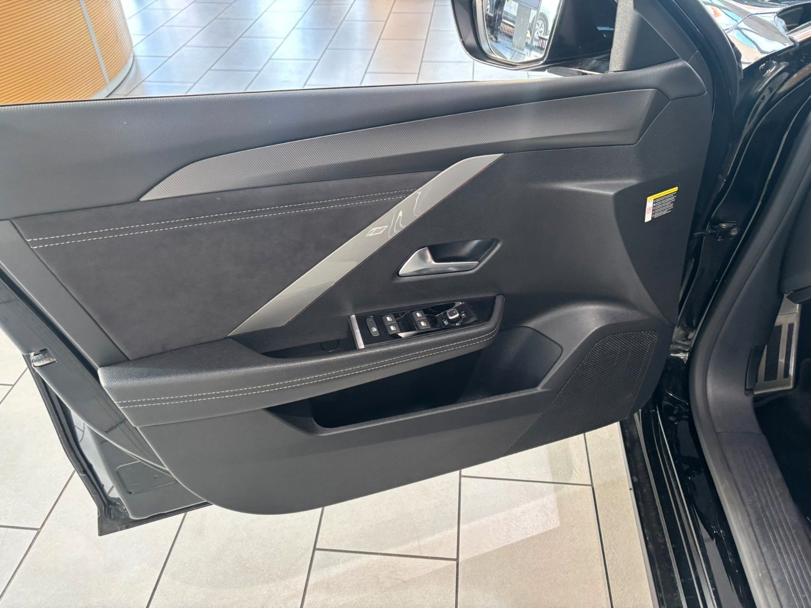 Fahrzeugabbildung Opel Astra L Lim. 1.6 HYBRID GS SPORT NAVI/360°/DAB+
