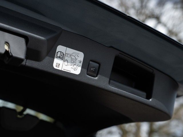 Kuga Titanium Plug-In Hybrid HUD AHK Panorama