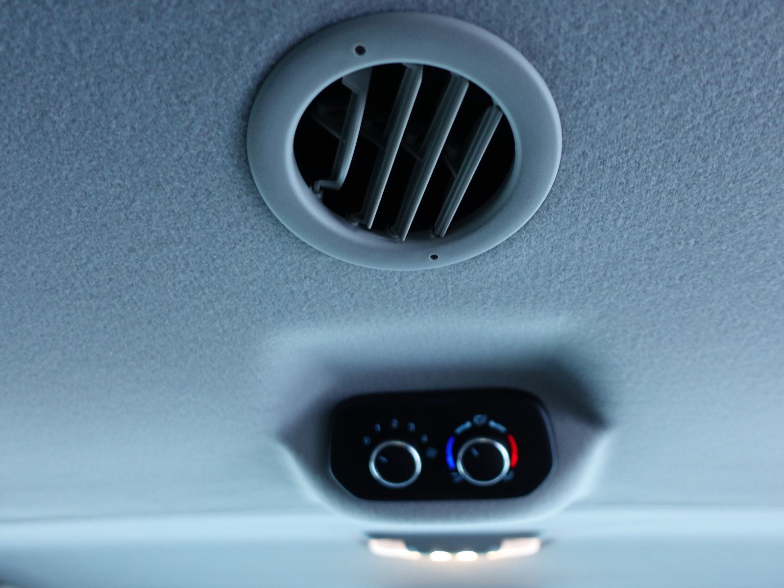 Fahrzeugabbildung Ford Transit Custom Kombi L2,9Sitze,Kamera,Trittbrett