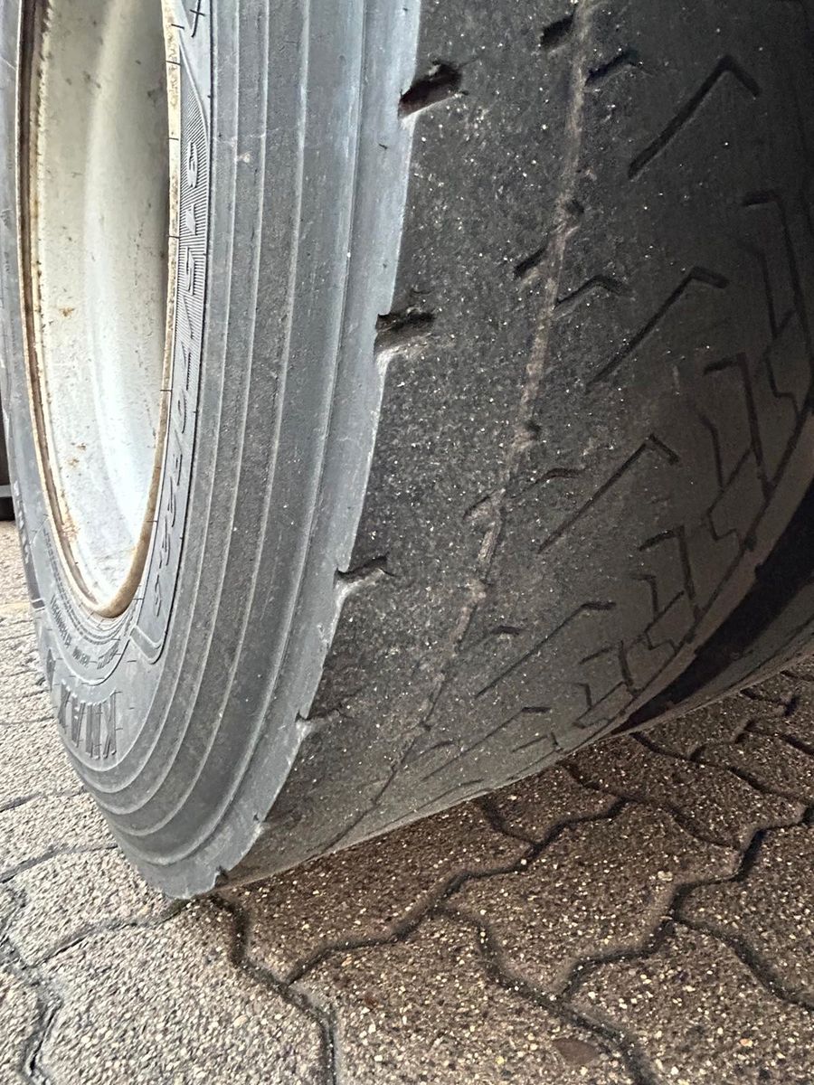 Fahrzeugabbildung Mercedes-Benz 1840 L Antos mit 2-Achs Kühlauflieger