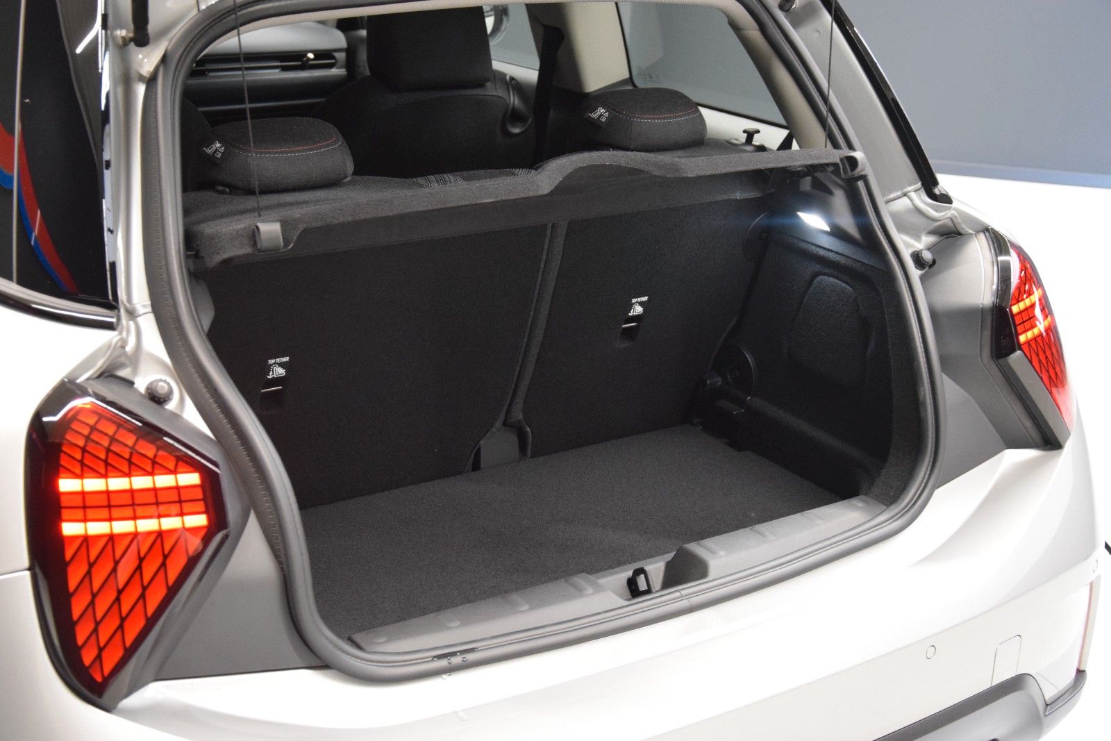 Fahrzeugabbildung MINI Cooper C Ambiente 2-Zonen LED Temp. SitzH.