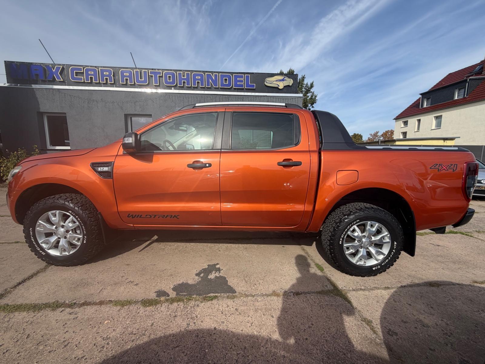 Ford Ranger Wildtrak Double Cab 3.2 TDCi 5 cyl. 200 ch BVA 4x4 / Attelage 3,35 t / Cuir / GPS / Caméra de recul