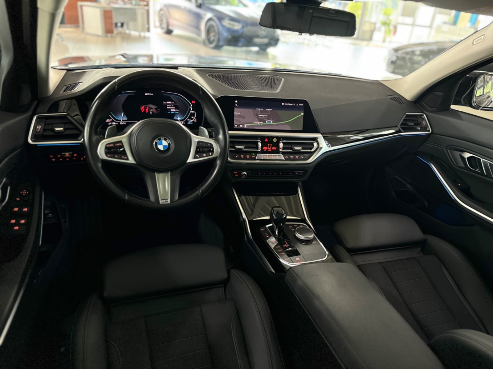 Fahrzeugabbildung BMW 320e Sport Line Laser AHK HUD DAB Komfort Panora