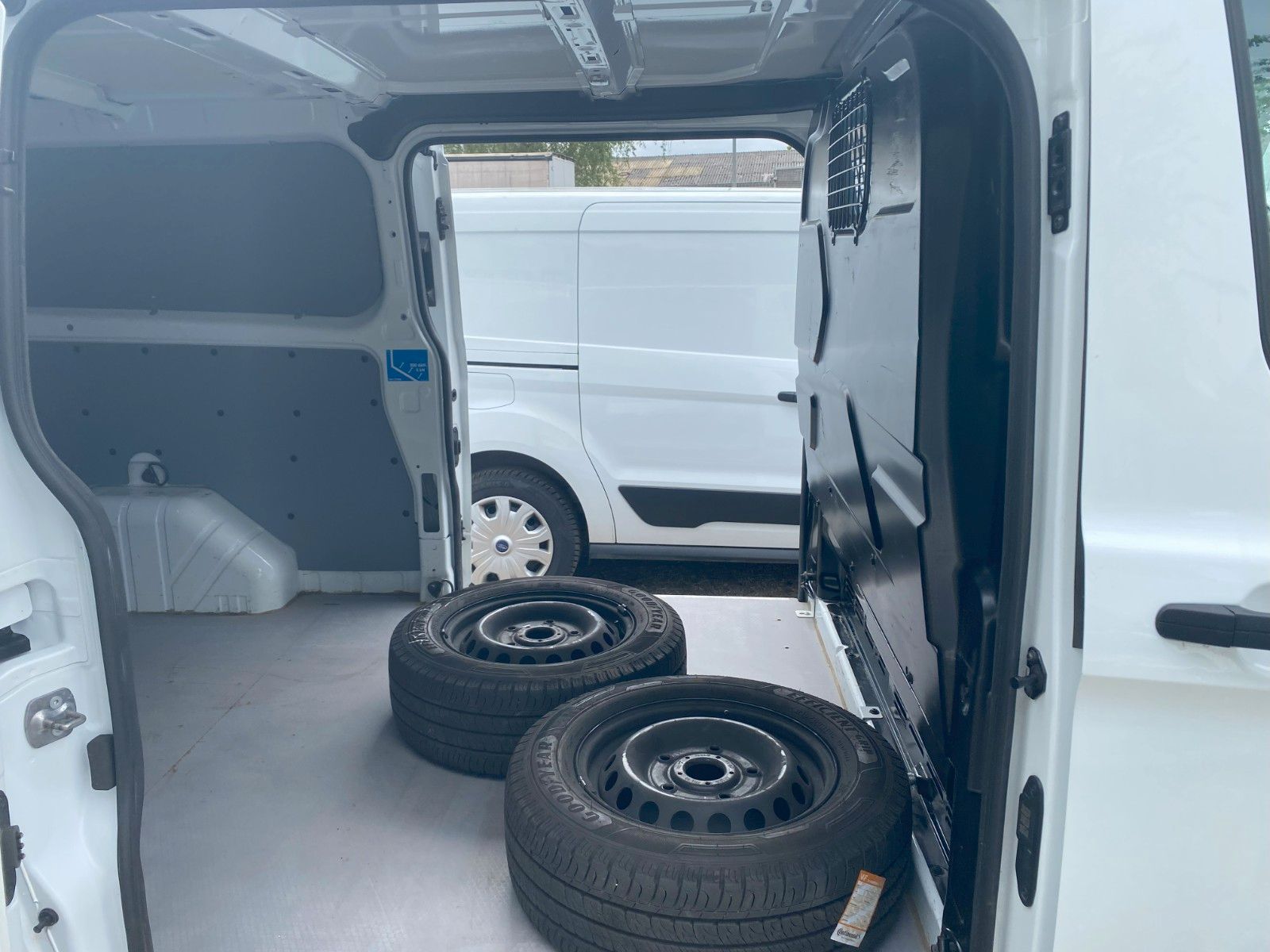 Fahrzeugabbildung Ford Transit Custom Kasten 300 L2 Trend,AHK,Automatic