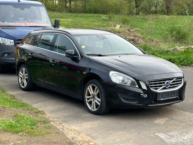 Volvo V60 Kombi Momentum BI.Xenon Navi