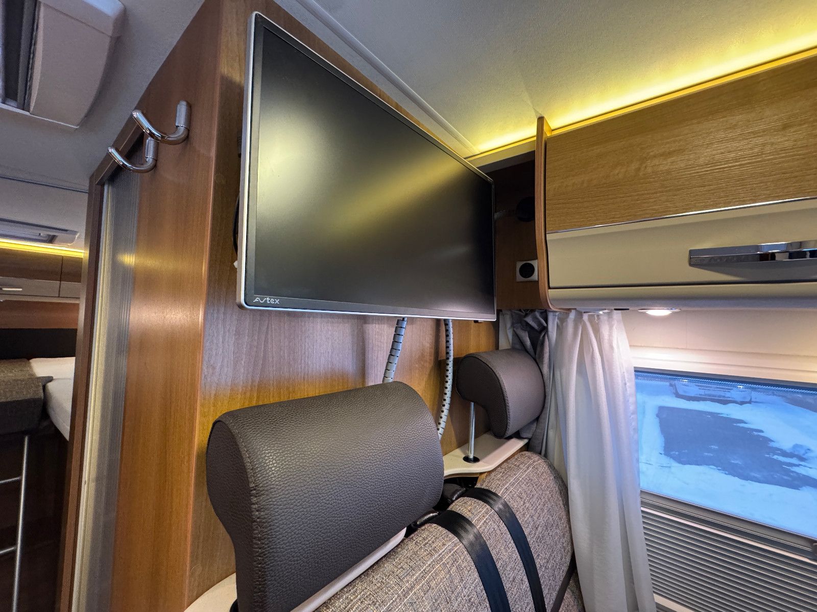 Fahrzeugabbildung Knaus VAN 650 I MEG AUTOMATIK LÄNGSBETT HUBBETT 1.HAND