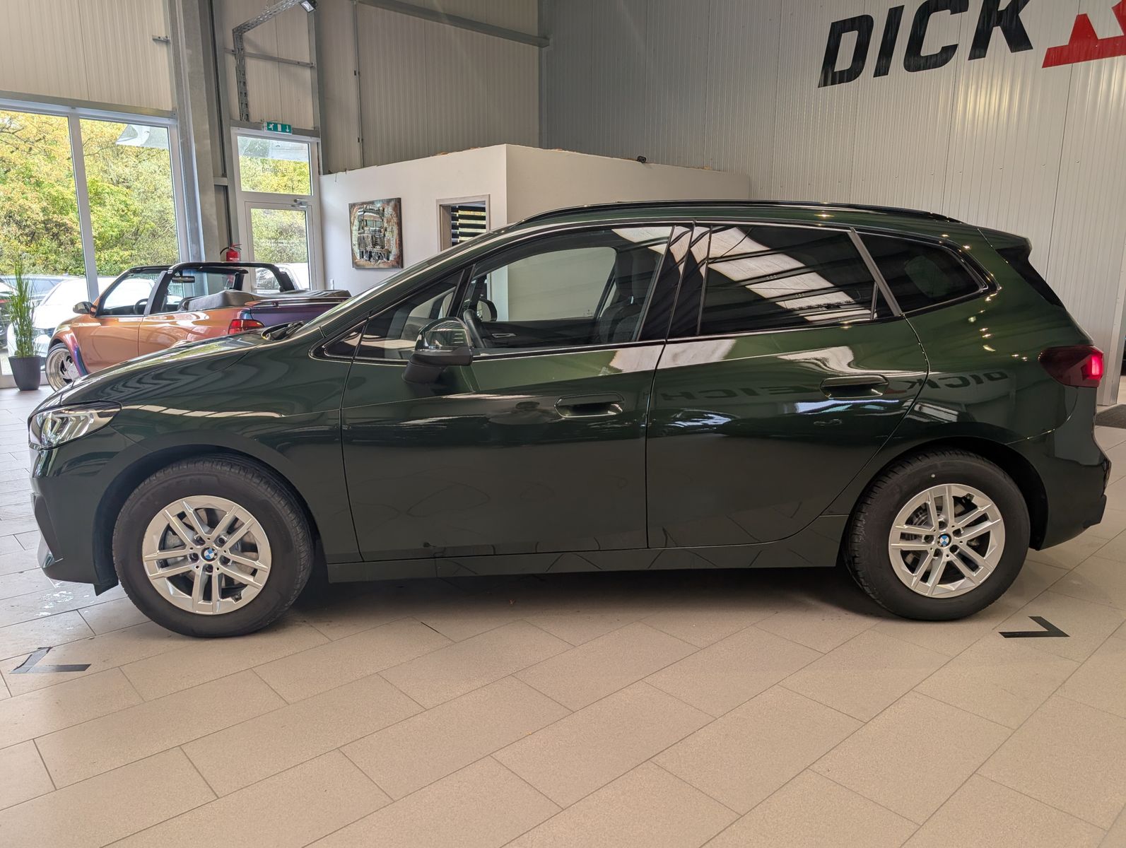 Fahrzeugabbildung BMW 218 Active Tourer d AHK Pano Cam Travel-Paket