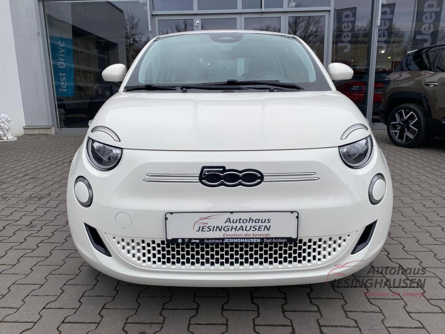 Fiat 500e Digitales Cockpit Apple CarPlay Android Aut