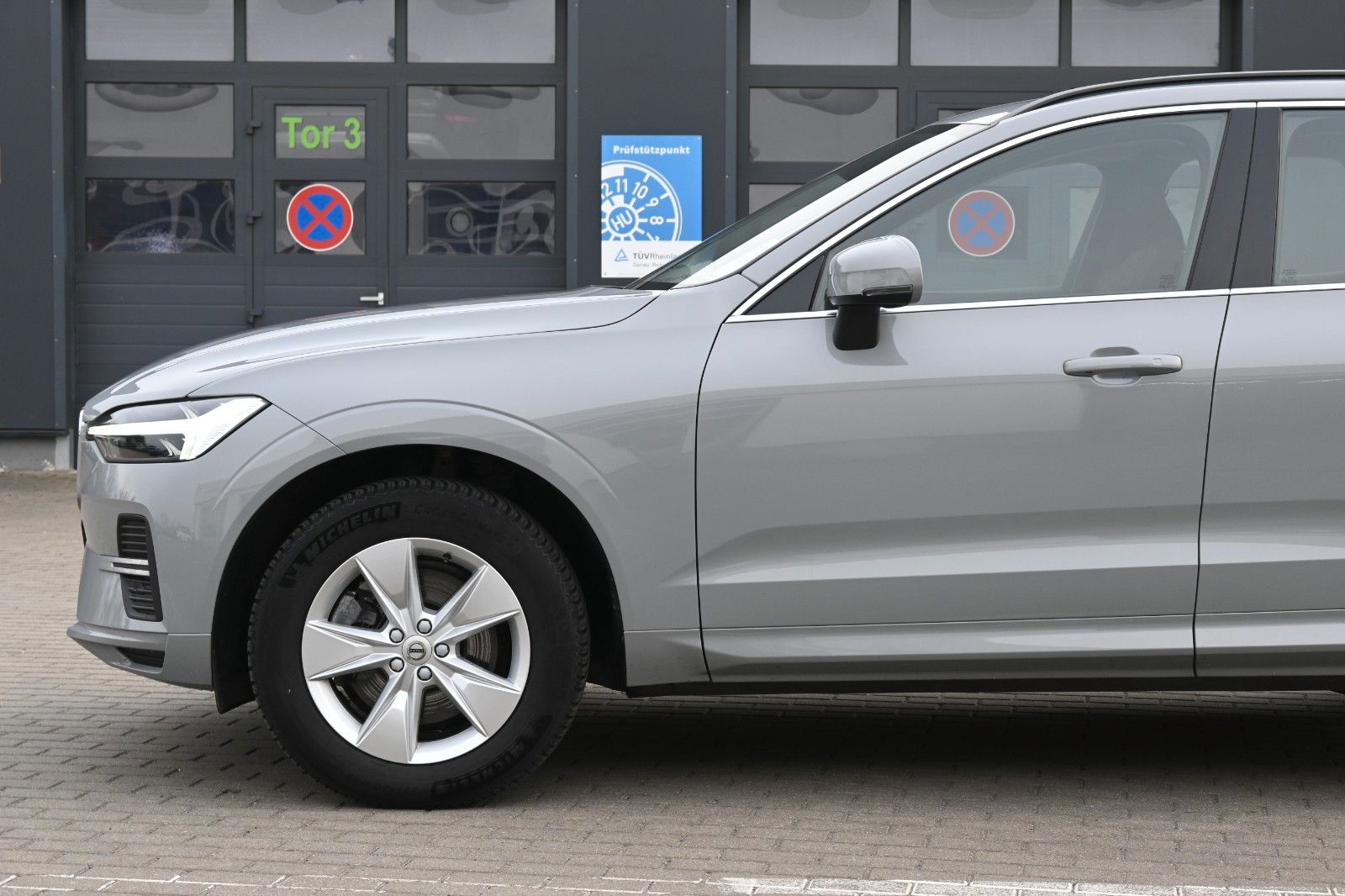 Fahrzeugabbildung Volvo XC60 B4 D FWD Core*RFK*el.Heckkl*GoogleMaps*AHK
